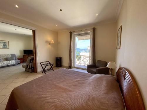 Cannes La Croisette - Vaste appartement 2 pièces vue mer