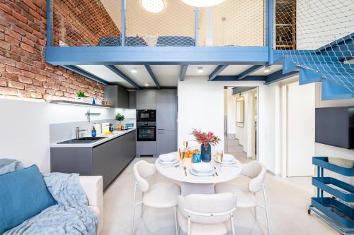 Prague Days - One Bedroom Apartments with Loft Bed and 250 Mbps WiFi in VInohrady - image 3