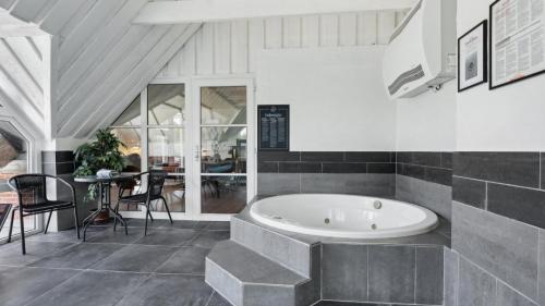 bain à remous, Villavilla 643 - Blåvand, Vestjylland (Villavilla 643 - Blavand, Vestjylland) in Vejers Strand