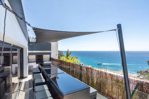 Seaside villa in Lloret de Mar with garden and pool view