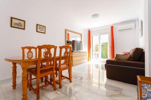 Apto Bajo con piscina comunitaria y patio privado
