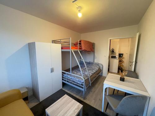 Frei Zimmer chambre libre