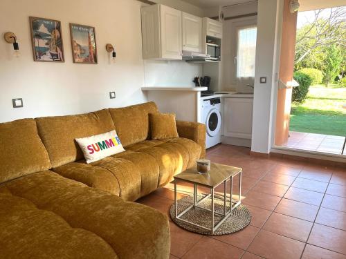 Studio rez de jardin - piscine - parking
