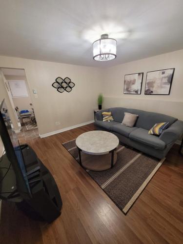 . Lovely 2 Bedroom apartment close to Avalon Mall