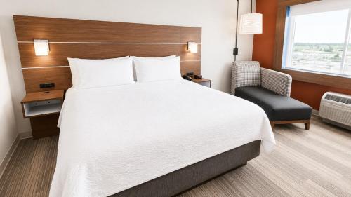 Holiday Inn Express & Suites Omaha - Millard Area By IHG in Millard