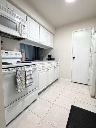 Boho Coastal Studio Near Siesta Key Pool - image 5