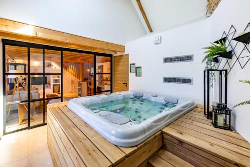 Écrin Romantique - Appart 4 étoiles jacuzzi privé - Location saisonnière - Quimperlé