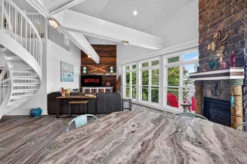 Iconic Lighthouse Estate on Scenic Ohio River in Prospect