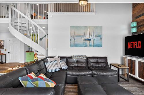 Iconic Lighthouse Estate on Scenic Ohio River in Prospect