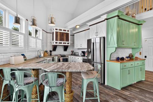 Iconic Lighthouse Estate on Scenic Ohio River in Prospect