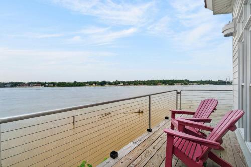 Iconic Lighthouse Estate on Scenic Ohio River in Prospect
