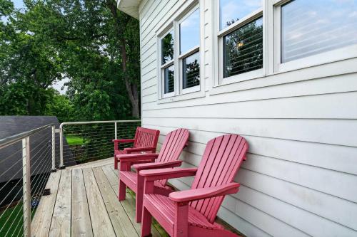 Iconic Lighthouse Estate on Scenic Ohio River in Prospect