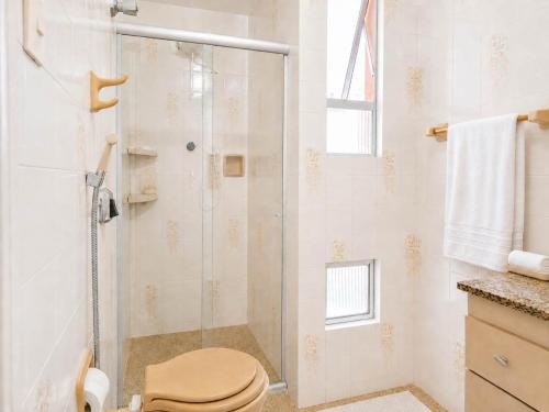 Apartamento na Quadra da Praia do Forte 3 Quartos com Ar Condicionado - image 4