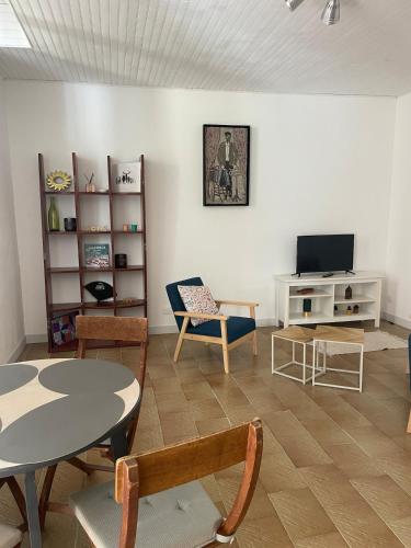 2-bedroom house in a quiet area, with large terrace
