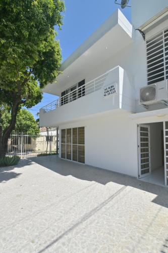 Modern Apartment, 5 Min airport, 10 Min Old Town