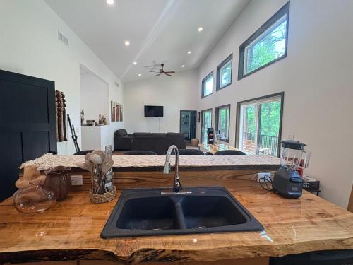 Seadmed, Driftless Destinations in McGregor (IA)