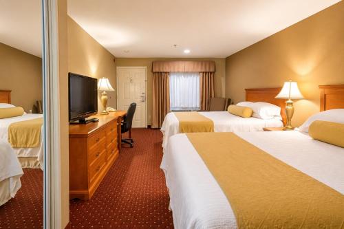 Burbank Inn and Suites