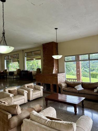 Külalistetuba, House with Pool and Private Nature in Villa Canales