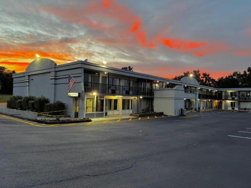 Exterior view, Days Inn & Suites by Wyndham Dayton North in Dayton (OH)