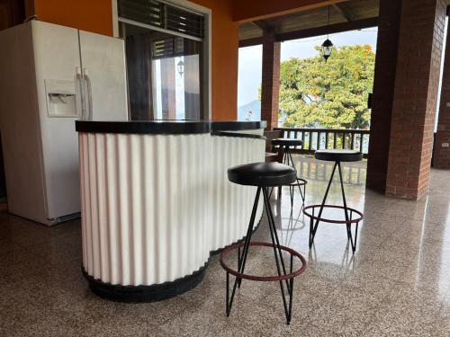 House with Pool and Private Nature in Villa Canales