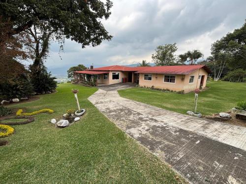 Ümbrus, House with Pool and Private Nature in Villa Canales