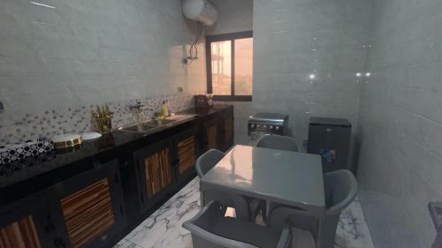 Oriline Business 107 - Grand appartement de luxe avec Clim wifi gardien pour 4 personnes max - Poto-Poto - Mpila - image 3