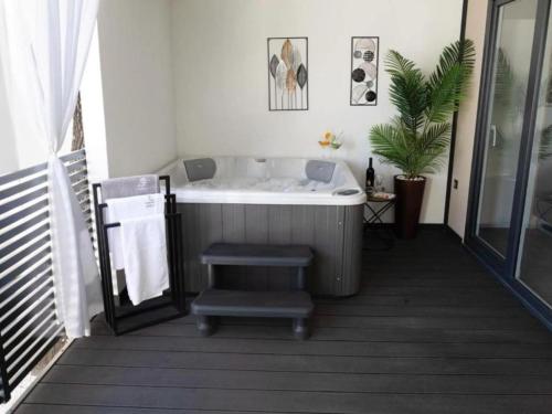 Lux Mobile Homes Vodice - Two bedroom home with private hot tub Maris - image 3