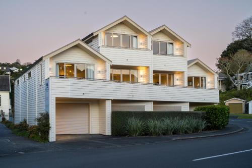 Hananui Lodge and Apartments Room Type - Apartment 16 - Village View Studio