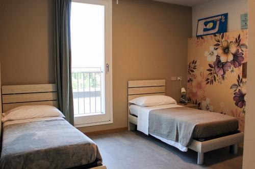 2 twin beds