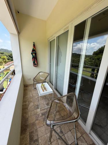 Заобикаляща среда, Country Club and Golf, minutes from the Panama Canal in Rousseau
