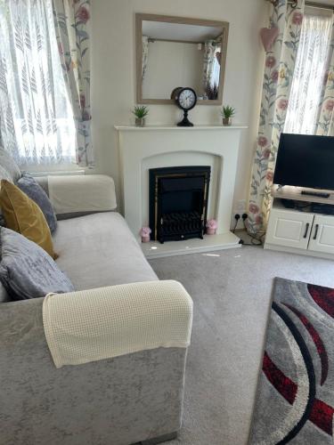 Seton Sands Haven Holiday Park - Platinum Caravan 3