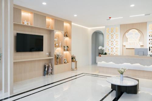 โช ชนา โฮมเทล ภูเก็ต โอลด์ทาวน์ (Chochana Hometel Phuket Old Town) near เกาะไม้ท่อน