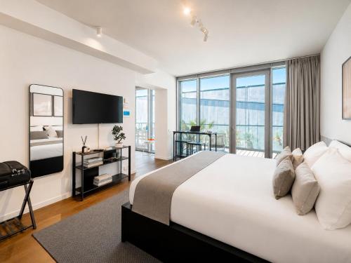 Easylife-Genova-Waterfront Suite-Luxury Design - image 4