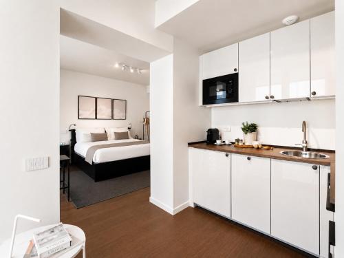 Easylife-Genova-Waterfront Suite-Luxury Design - image 5