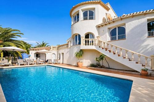 Villa Hermosa by Aguilarent