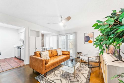 Apex Executive Apartments - 500 S Congress Dr