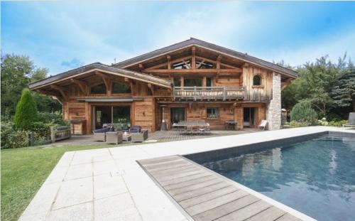 Nice chalet balcony view all within walking distance