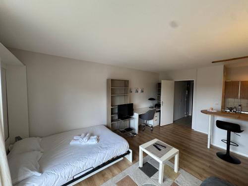 Studio lumineux avec balcon - Location saisonnière - Margny-lès-Compiègne