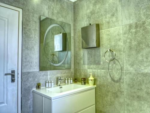 100 on Kayburne Guesthouse - image 3