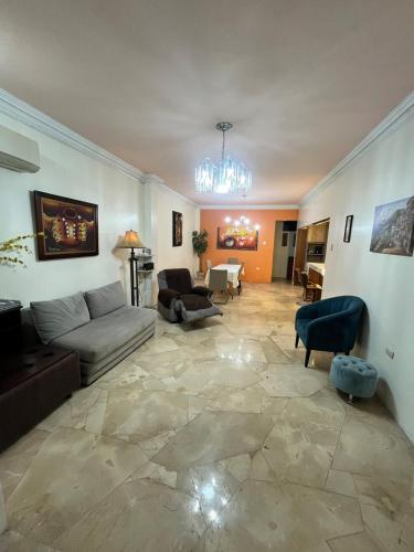 Spacious Private Apartment 2 Bedrooms Full PB Laundry Patio