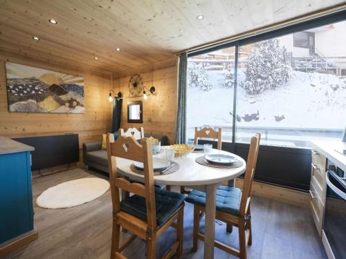 Appartement cosy 4 pers. 30m² rénové, ski aux pieds, équipements modernes, proche commerces et commodités - FR-1-545-15