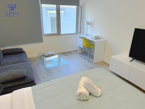 Plaka Suite Next to Acropolis by Zeus Suites, Athènes