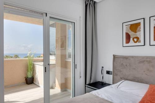 CB Living - Seaview penhouse in Cabo Roig - image 2