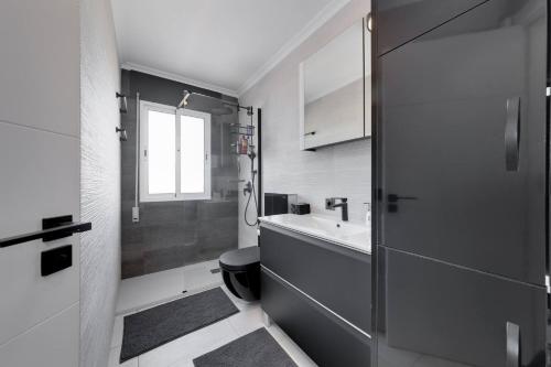 CB Living - Seaview penhouse in Cabo Roig - image 3