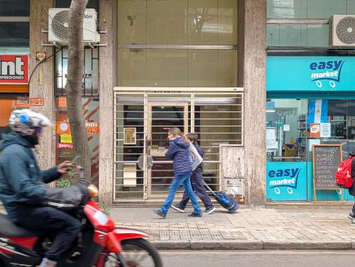Hermoso departamento con balcón en Rosario Centro - Excelente ubicación - image 3