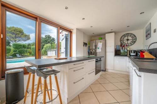 Villa mediterraneenne avec piscine et jardin in Le Bonfin