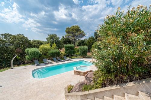 Villa mediterraneenne avec piscine et jardin in Le Bonfin