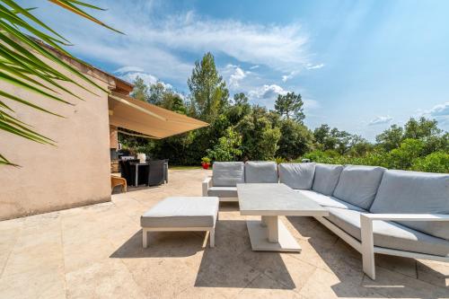Villa mediterraneenne avec piscine et jardin in Le Bonfin