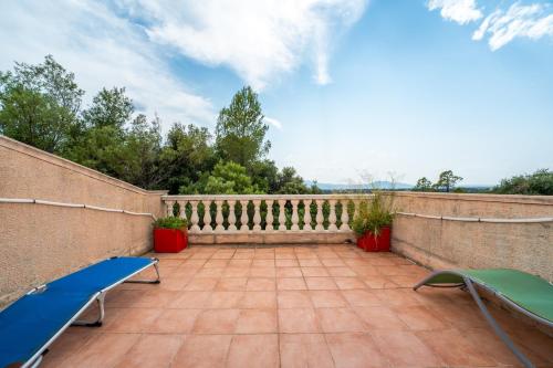 Villa mediterraneenne avec piscine et jardin in Le Bonfin