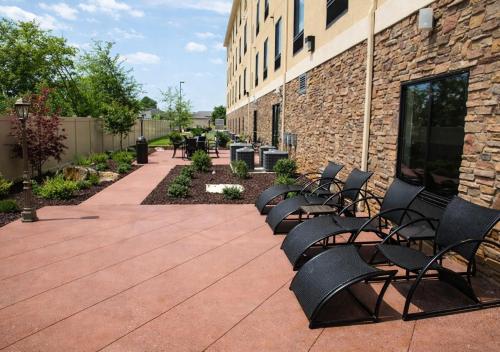 Kert, Holiday Inn Express & Suites Huntsville Airport By IHG in Madison (Alabama)